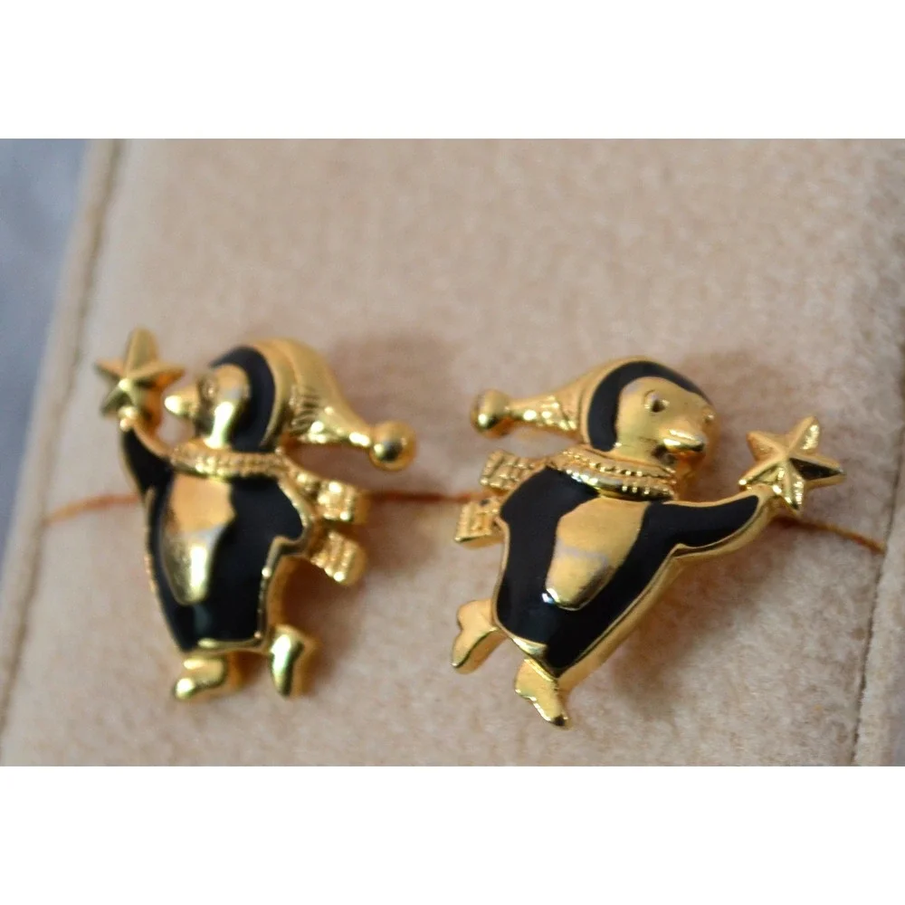 Avon 1996 Penguin Black & Gold Tone Star Hat Scarf Ice Skating Pierced Earrings